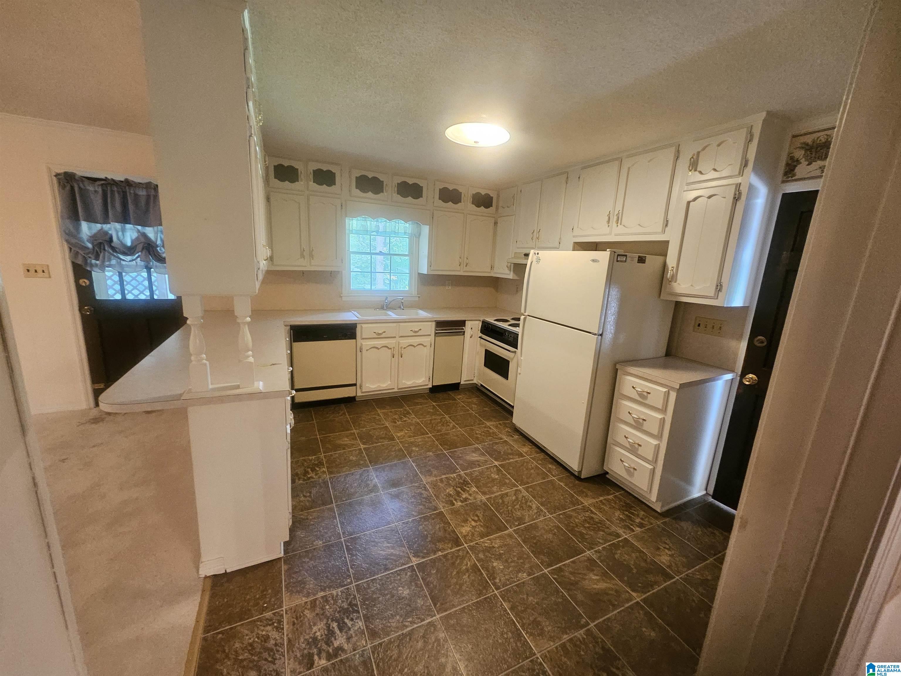 1120 Ridge Trail Warrior, AL 35180 - Photo 5 of 20