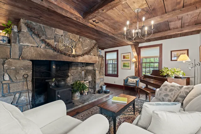 $1,199,999 | 209 Main Street, Deep River, CT 06417