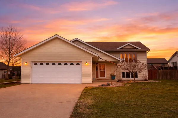 $314,900 | 220 Cole Court, Mankato, MN 56001