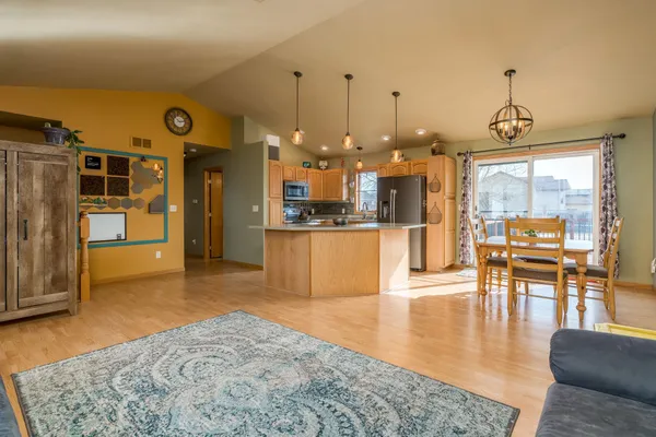 $314,900 | 220 Cole Court, Mankato, MN 56001