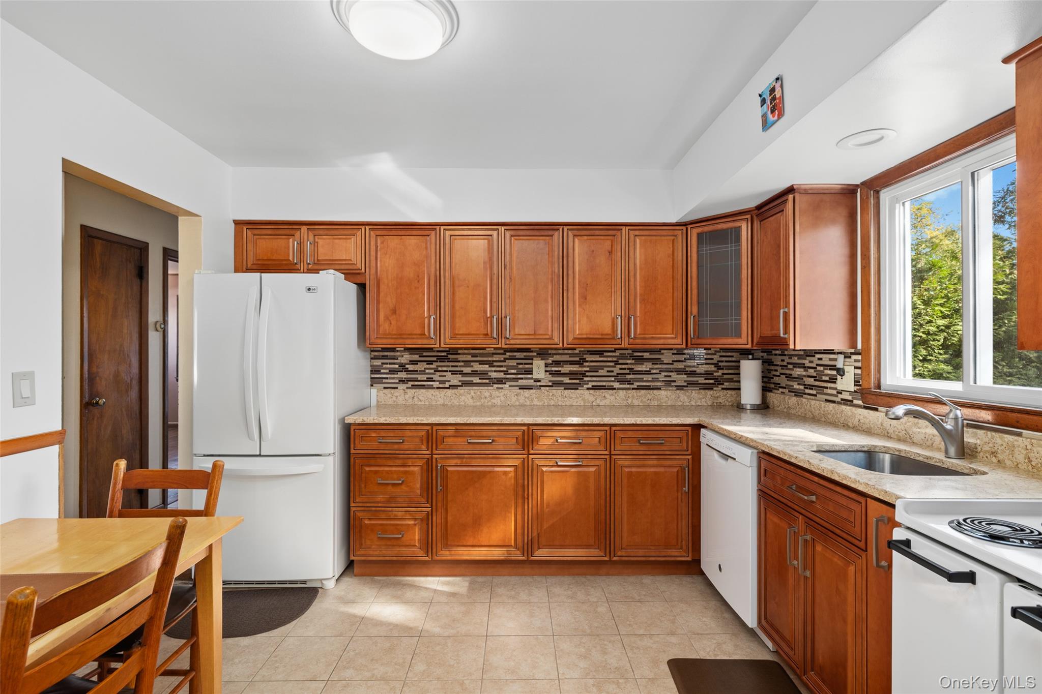 2360 Hamilton Road Merrick, NY 11566 - Photo 4 of 31 Updated Kitchen w tiled backsplash & quartz countertops