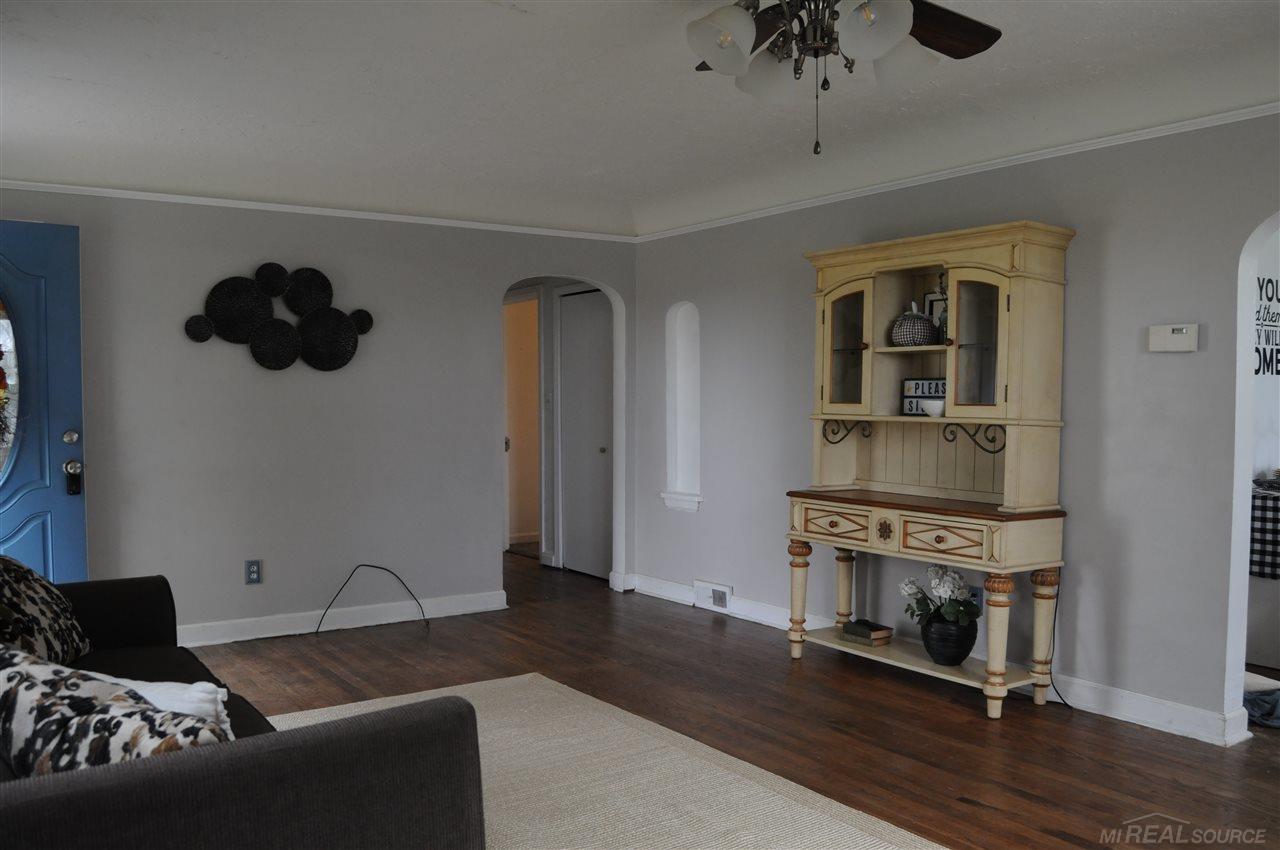 7970 North Road Fort Gratiot, MI 48059 - Photo 19 of 52 Living Room