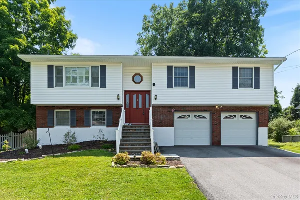 $499,900 | 5 Colette Drive, Poughkeepsie, NY 12601