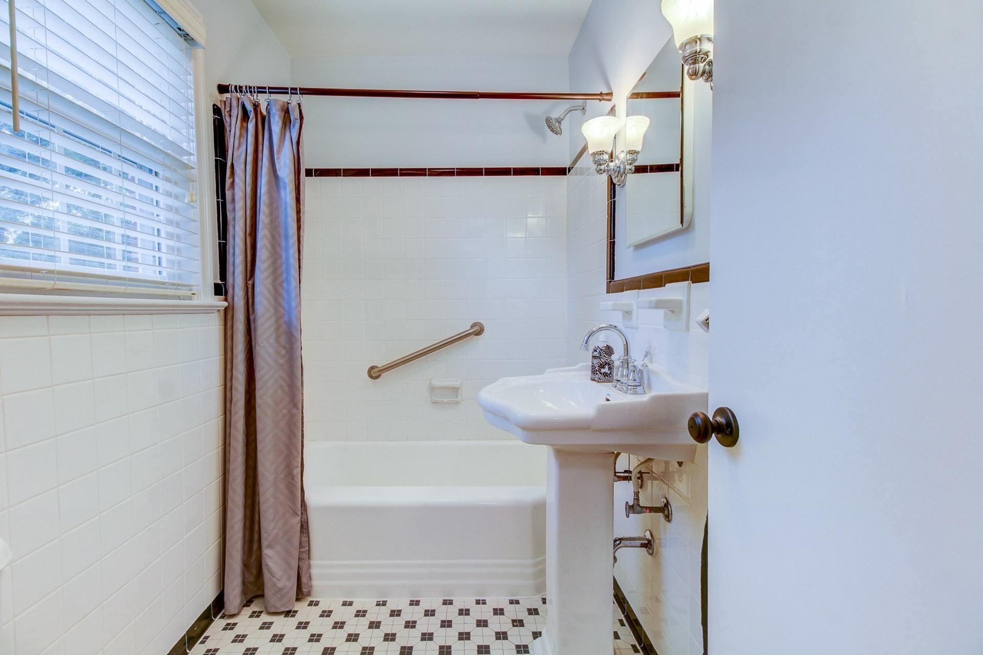 1932 Avon Road Southwest Roanoke, VA 24015 - Photo 18 of 38 018-286601-1932 Avon Road Southwest 18_6