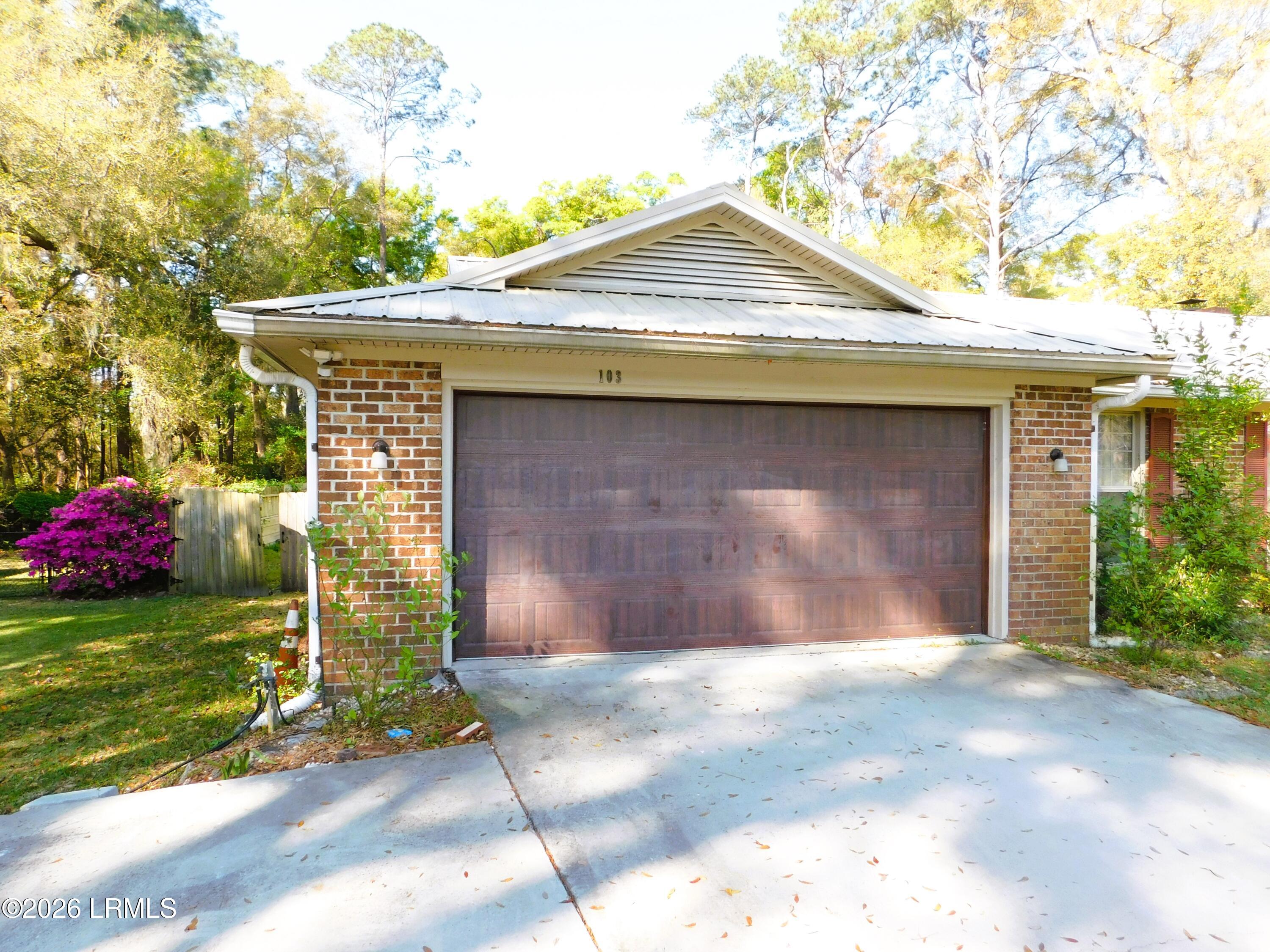 103 Stuart Town Road Beaufort, SC 29902 - Photo 14 of 38 14 - Garage