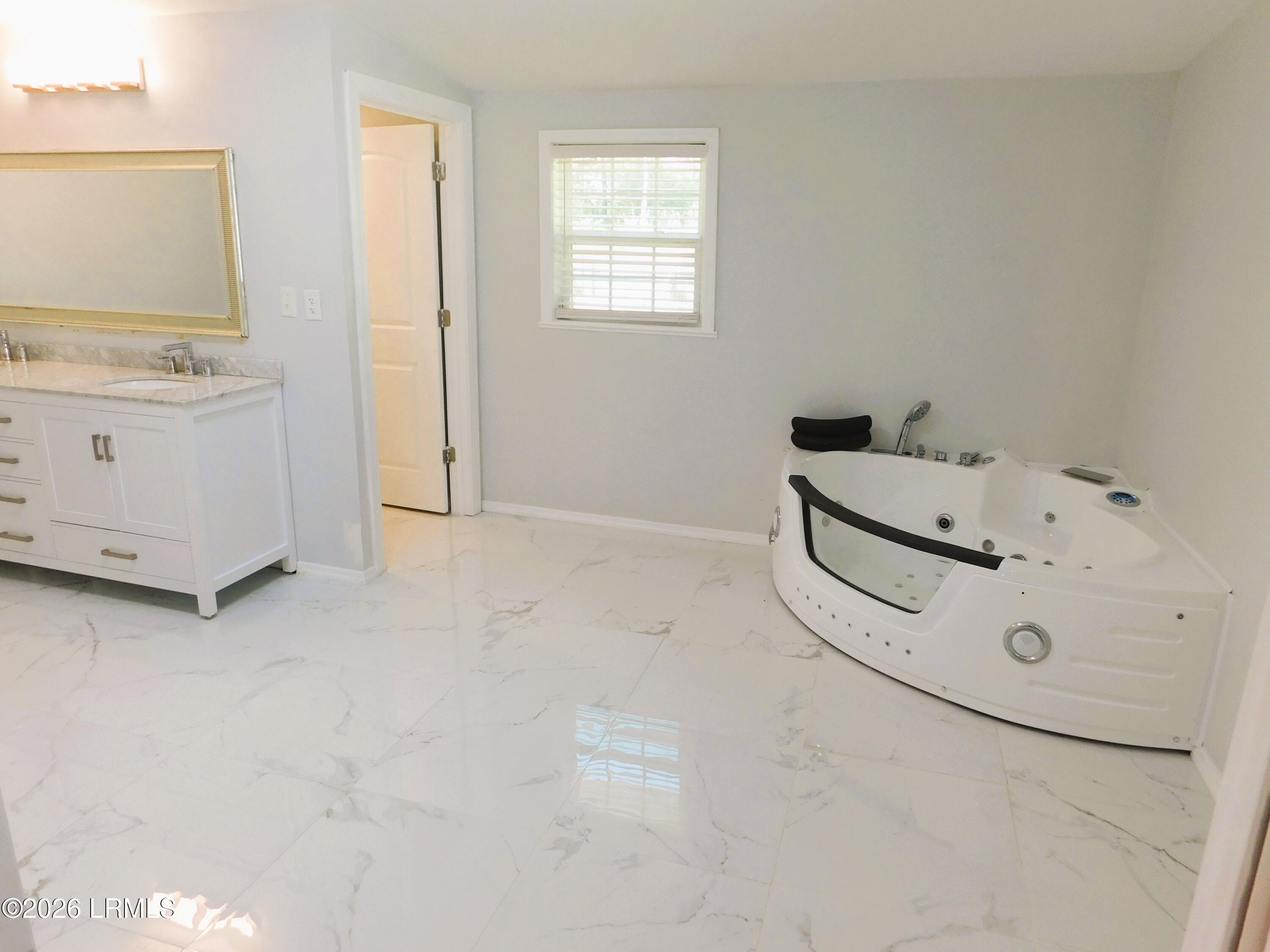 103 Stuart Town Road Beaufort, SC 29902 - Photo 19 of 38 18 - Master Bath