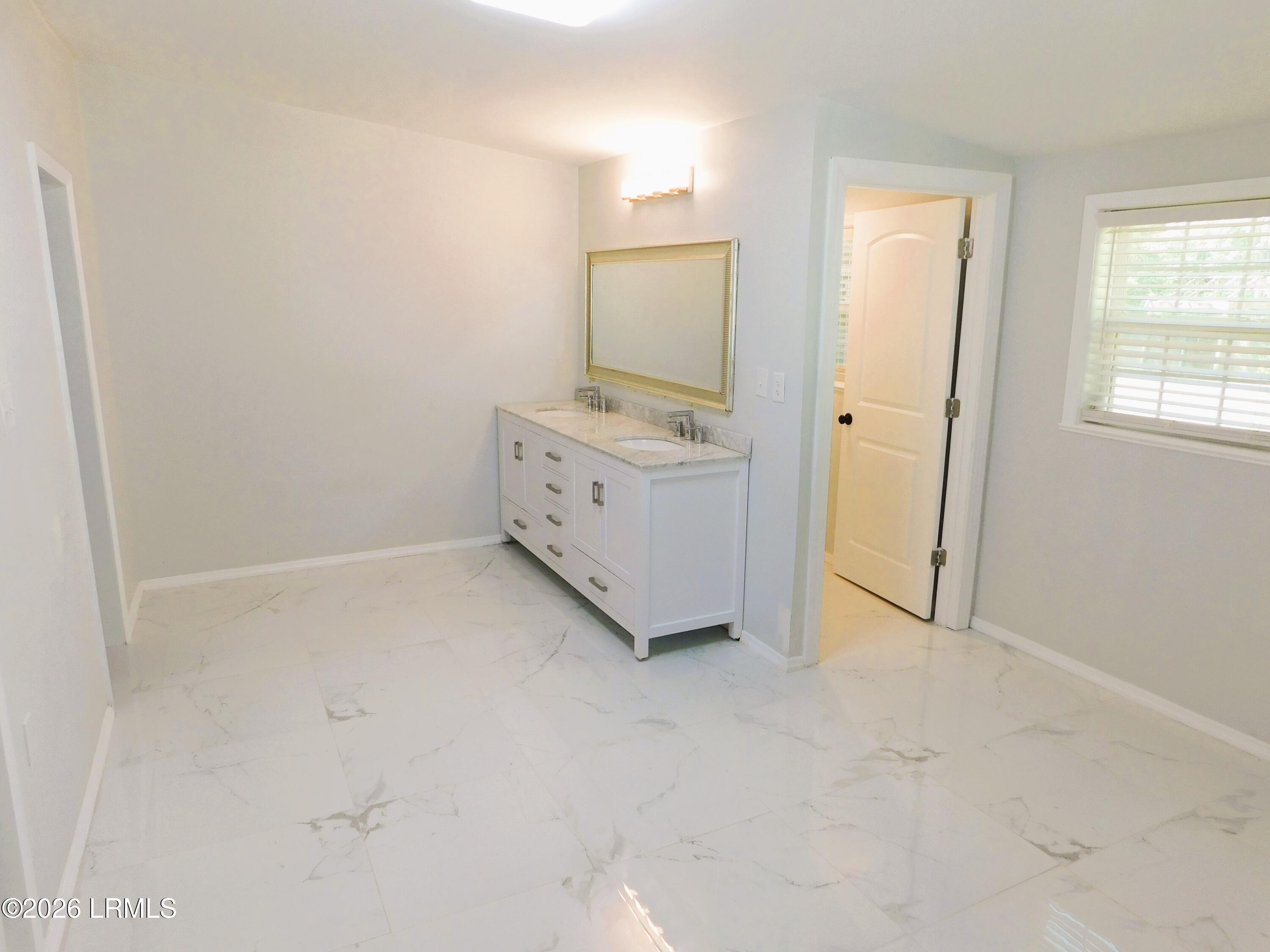 103 Stuart Town Road Beaufort, SC 29902 - Photo 22 of 38 21 - Master Bath