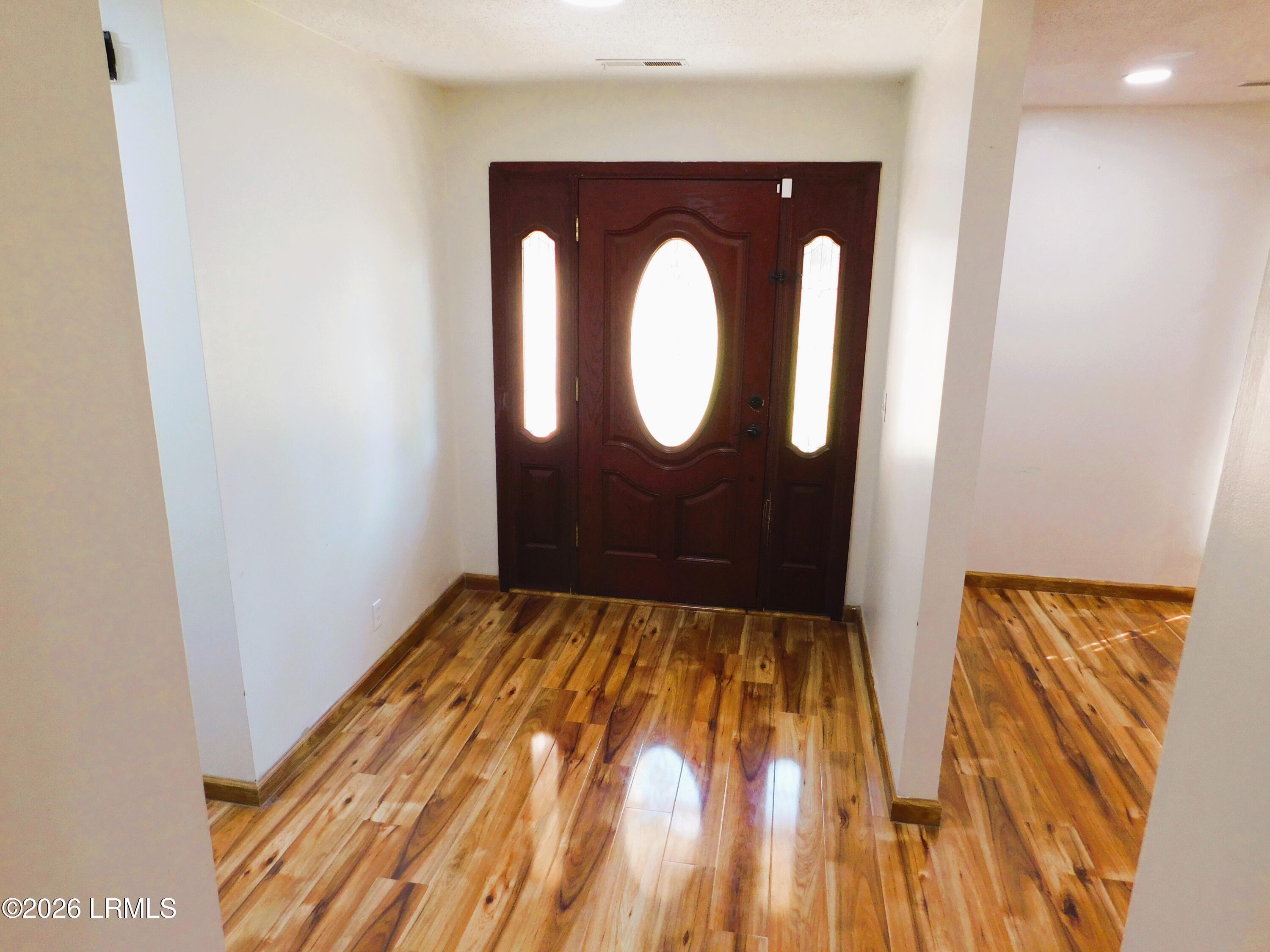 103 Stuart Town Road Beaufort, SC 29902 - Photo 5 of 38 05 - Foyer