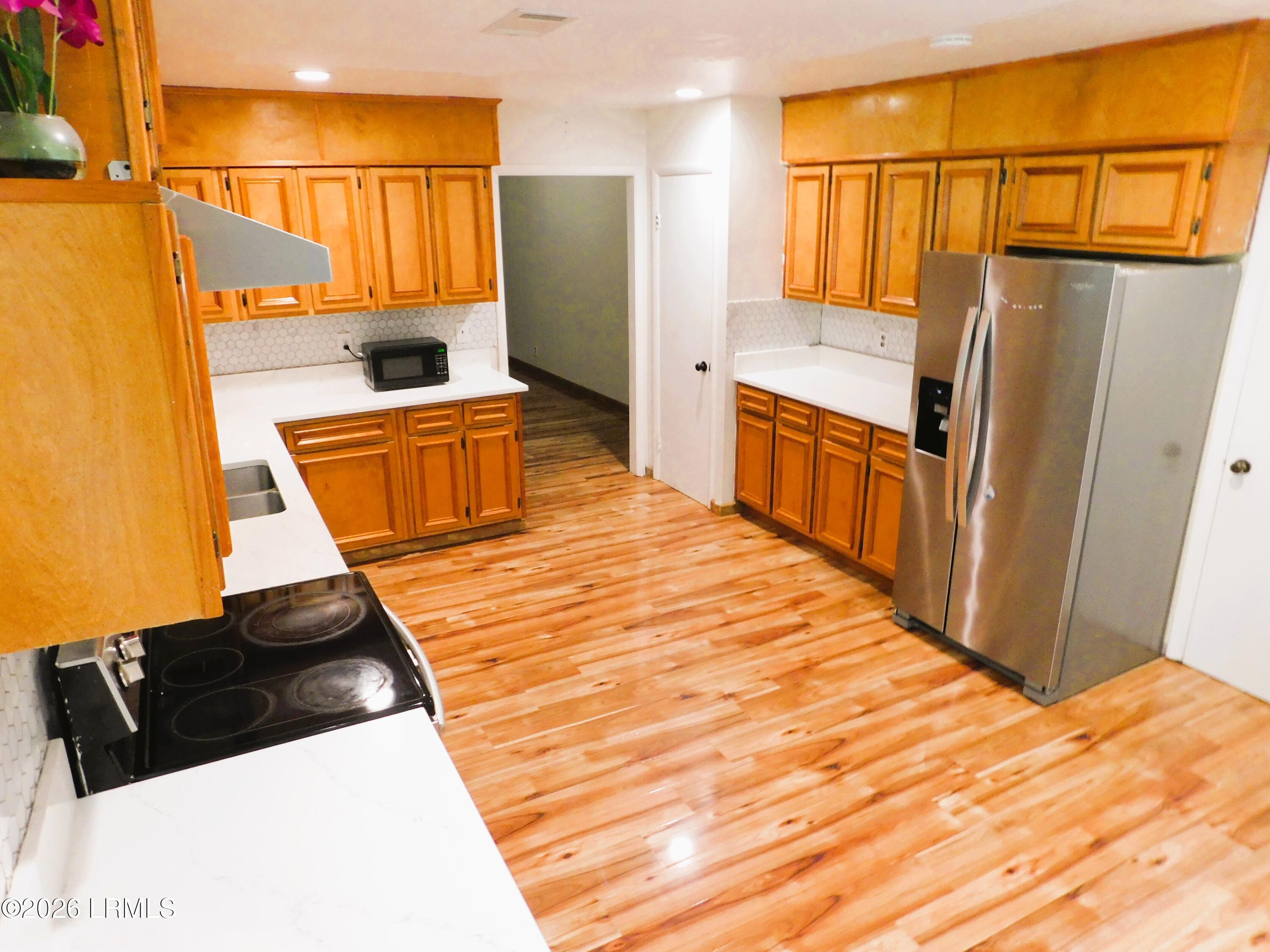 103 Stuart Town Road Beaufort, SC 29902 - Photo 8 of 38 08 - Kitchen