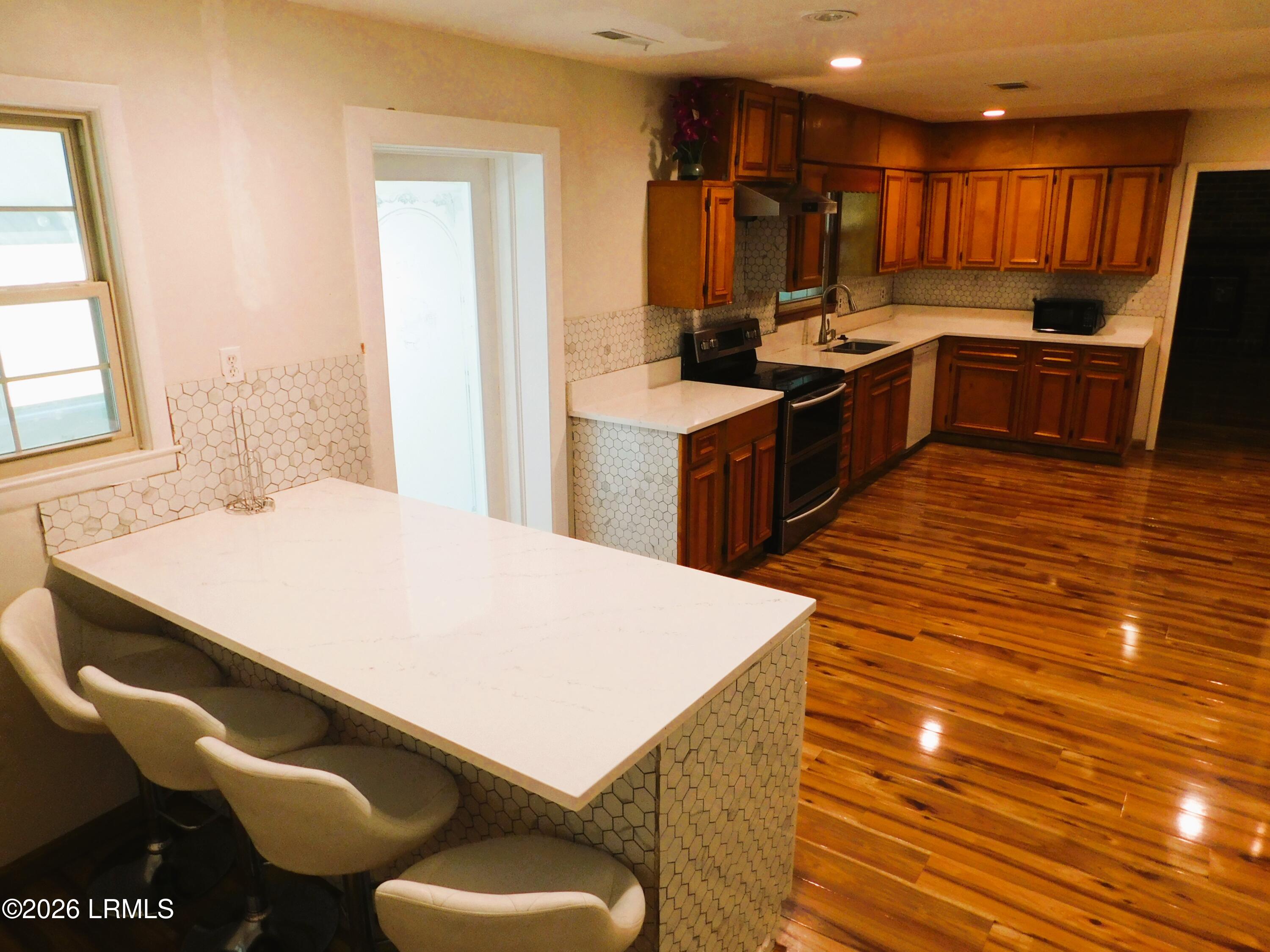 103 Stuart Town Road Beaufort, SC 29902 - Photo 10 of 38 10 - Nook & Kitchen