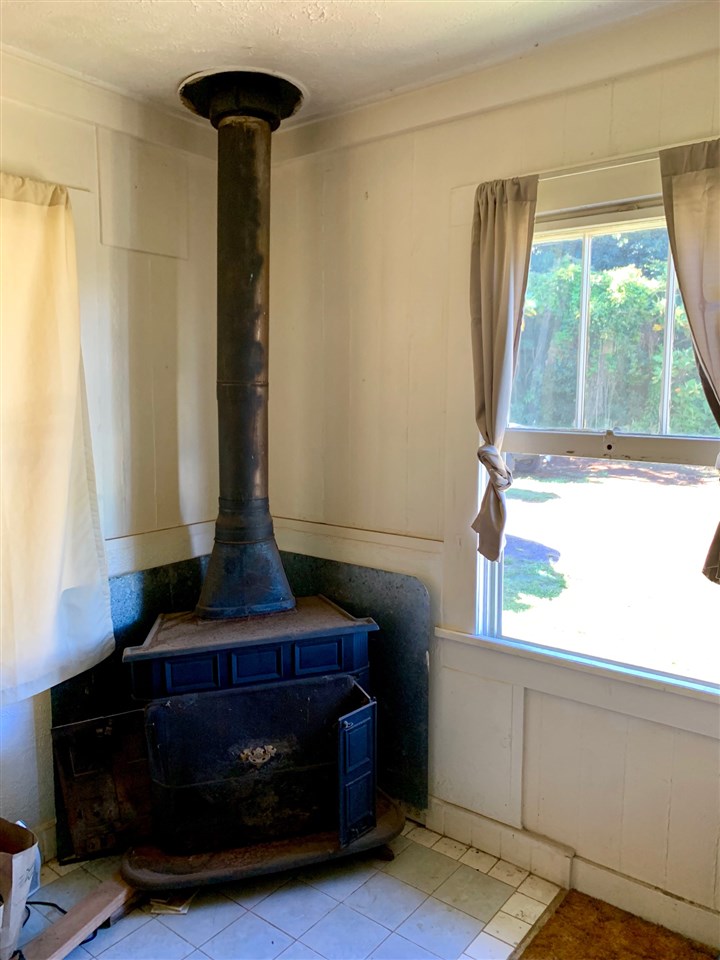 397 Middle Road Kula, HI 96790 - Photo 8 of 10 a living room with furniture and a window