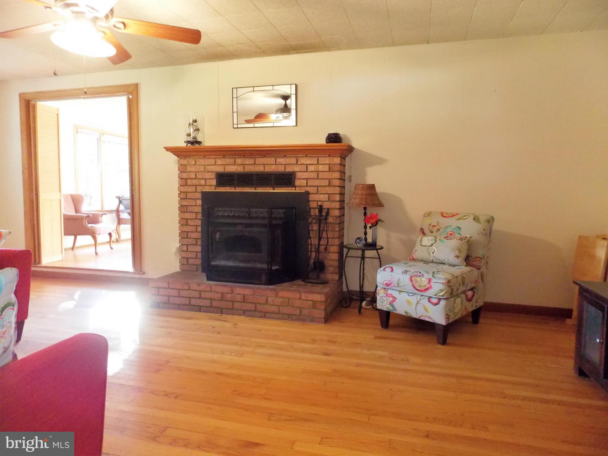 16515 Ridge Road King George, VA 22485 - Photo 4 of 25 Living Room
