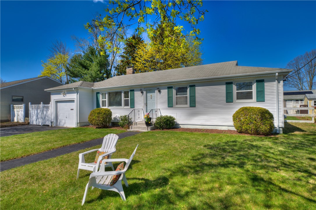 17 Riley Drive East Providence, RI 02915 - Photo 3 of 41