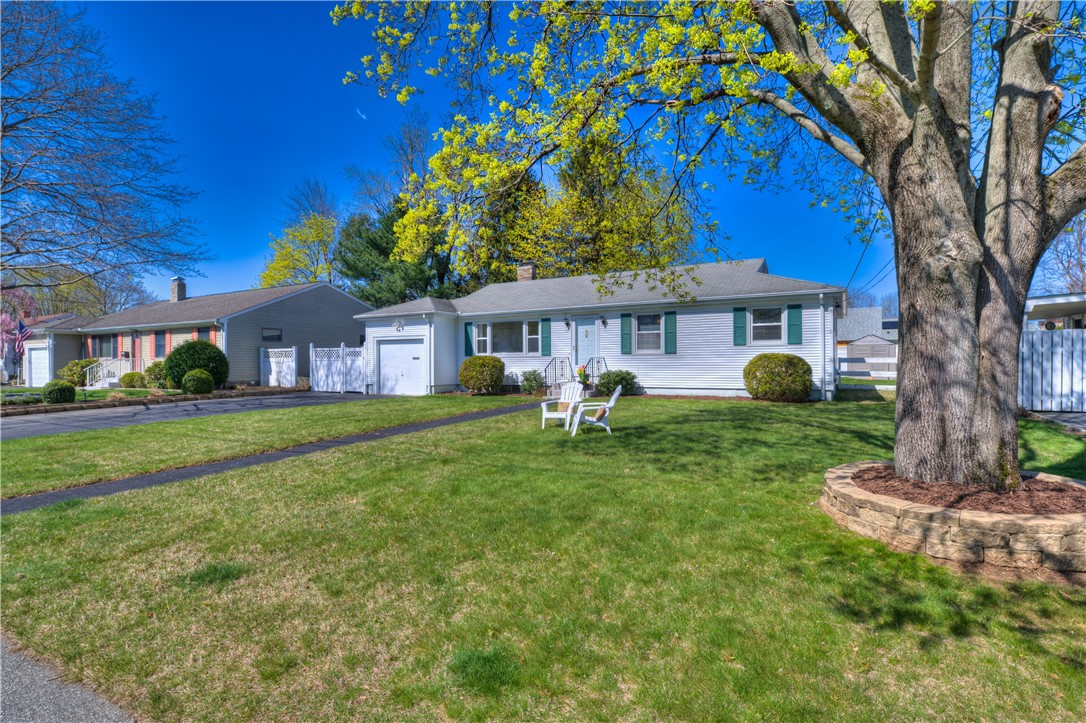 17 Riley Drive East Providence, RI 02915 - Photo 6 of 41