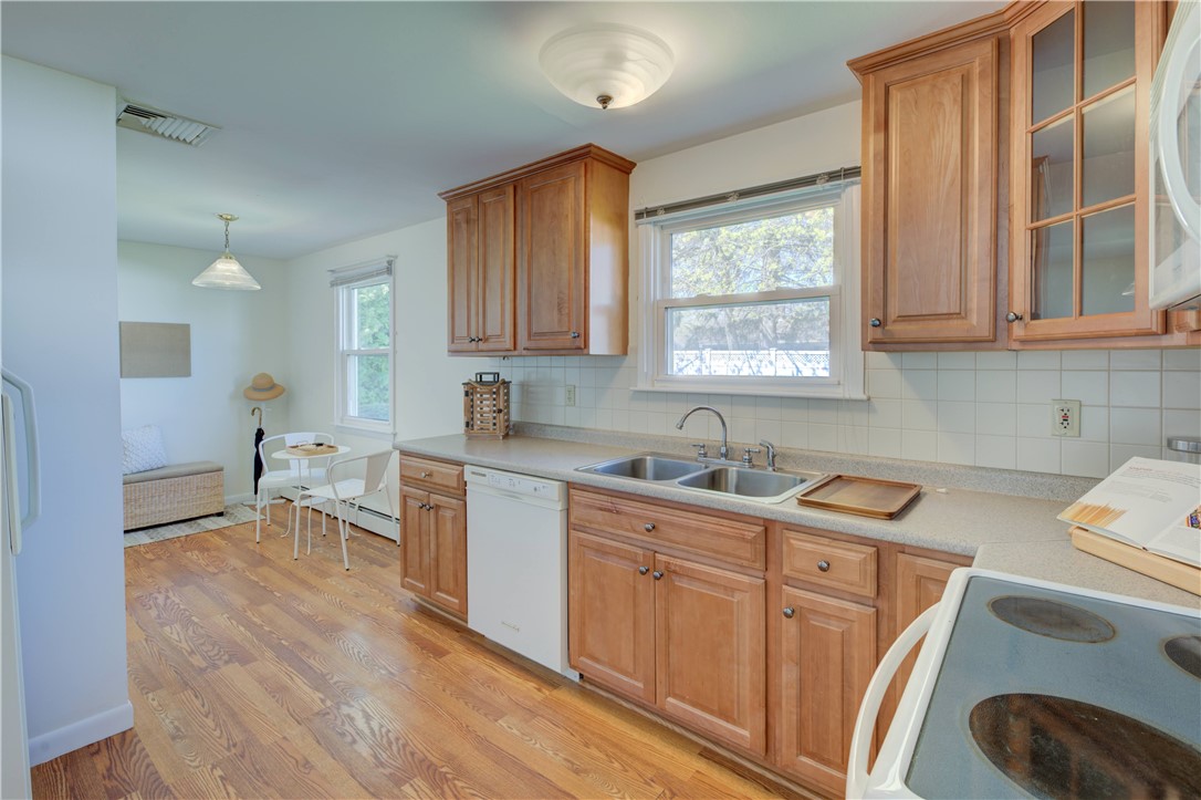 17 Riley Drive East Providence, RI 02915 - Photo 9 of 41