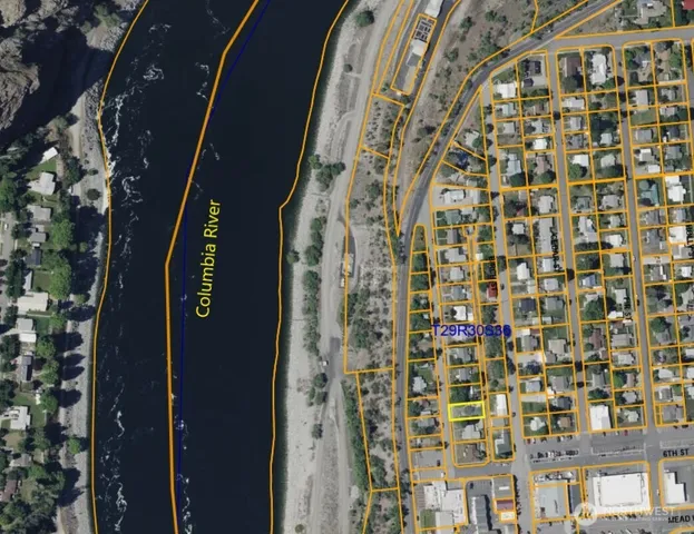 a picture of a black and white black umbrella