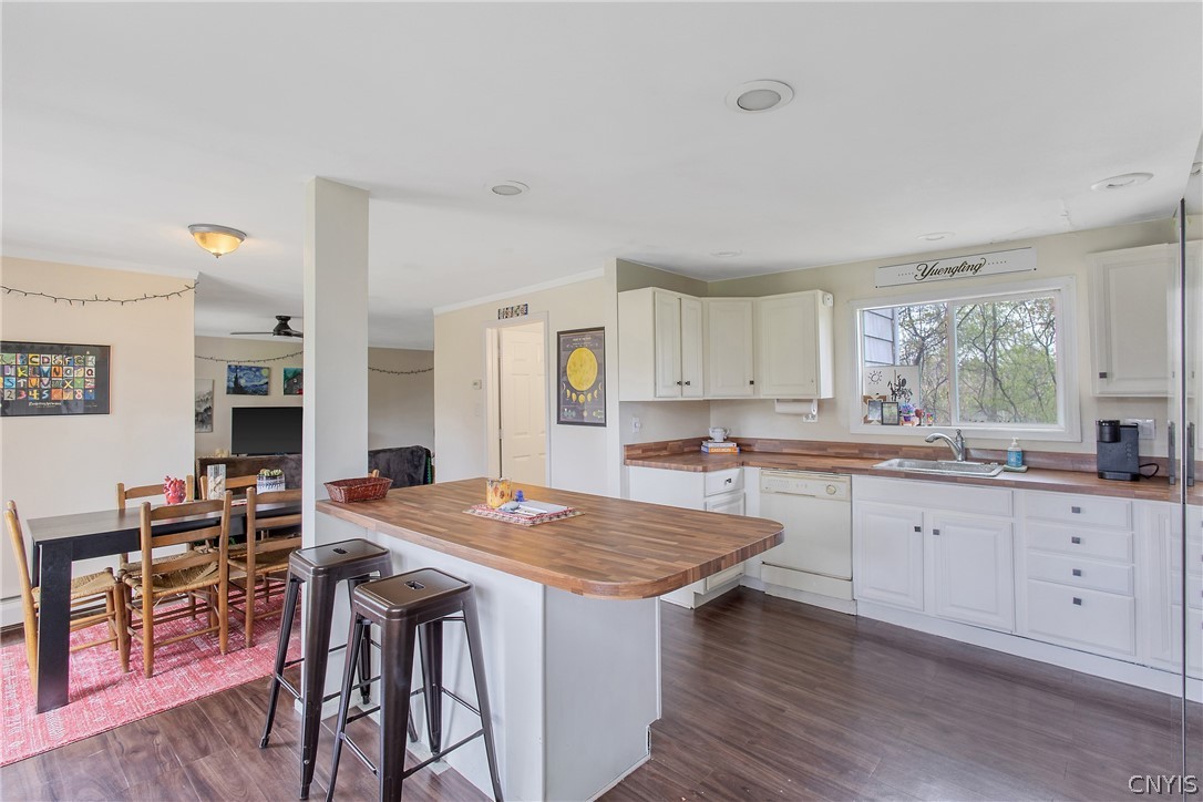 8198 Soule Road Clay, NY 13090 - Photo 9 of 28 Kitchen