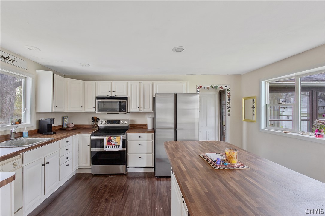 8198 Soule Road Clay, NY 13090 - Photo 10 of 28