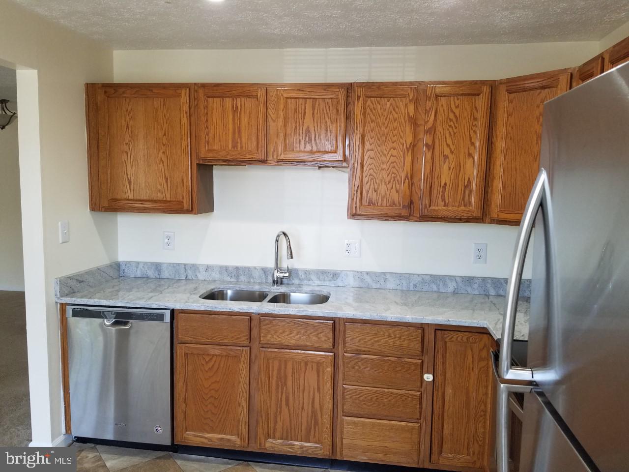 692 Winding Stream Way, Unit 204 Odenton, MD 21113 - Photo 5 of 17 Kitchen with granite countertops