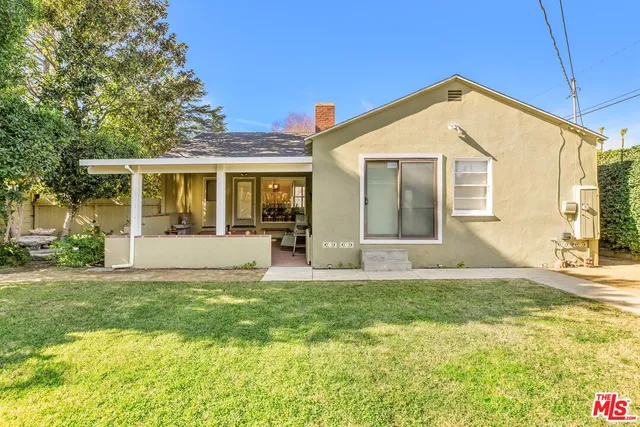 a view of a backyard with plants and sitting area