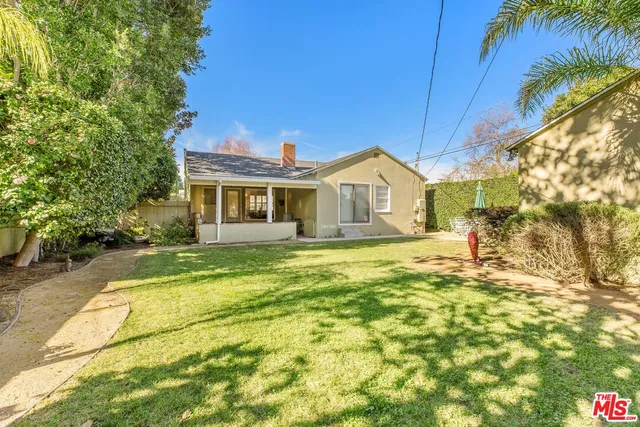 a view of a house along with street