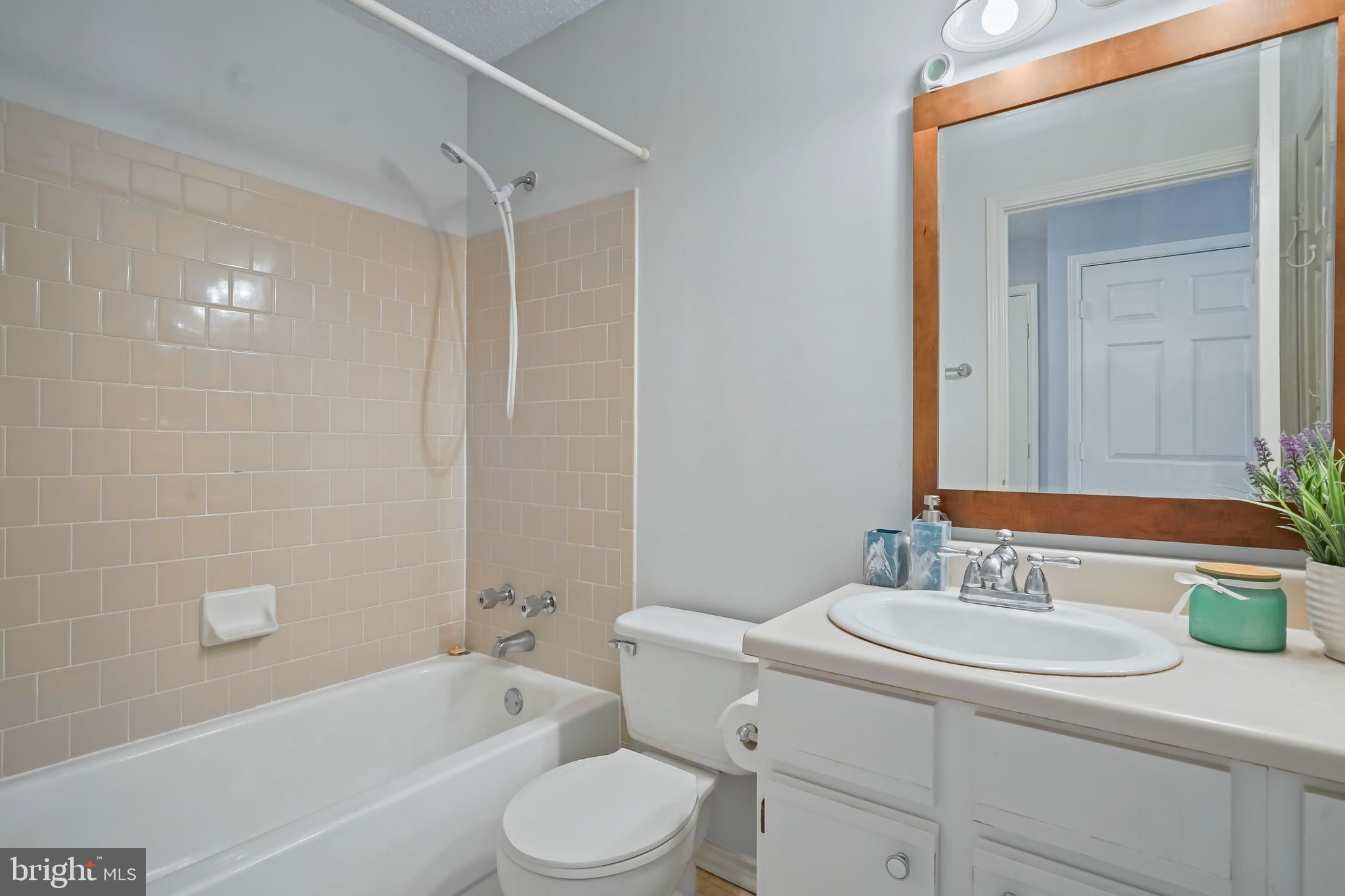 20951 Timber Ridge Terrace, Unit 303 Ashburn, VA 20147 - Photo 5 of 22 Gallery Image 5