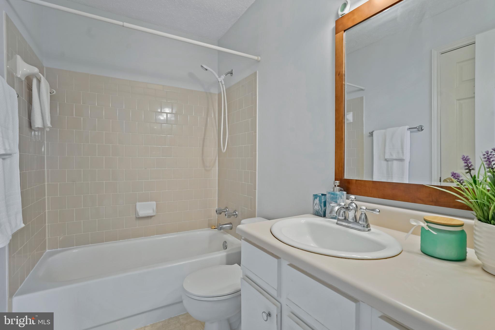 20951 Timber Ridge Terrace, Unit 303 Ashburn, VA 20147 - Photo 6 of 22 Gallery Image 6
