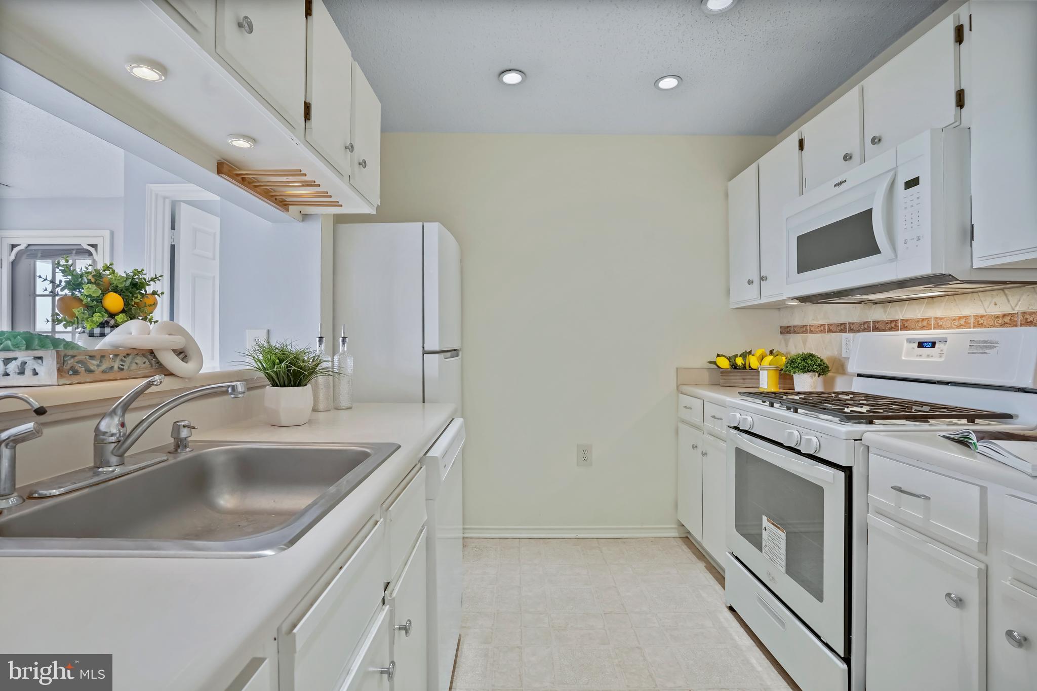 20951 Timber Ridge Terrace, Unit 303 Ashburn, VA 20147 - Photo 10 of 22 Gallery Image 10