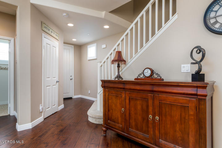 254 Stonegate Road Camarillo, CA 93010 - Photo 3 of 26 254 3