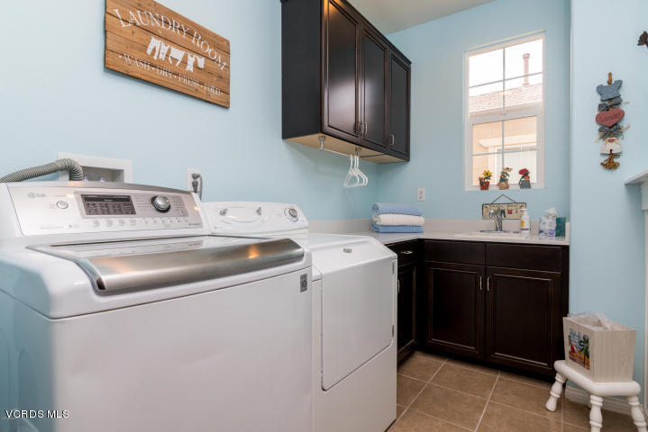 254 Stonegate Road Camarillo, CA 93010 - Photo 23 of 26 254 23