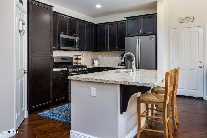 254 Stonegate Road Camarillo, CA 93010 - Photo 6 of 26 254 6