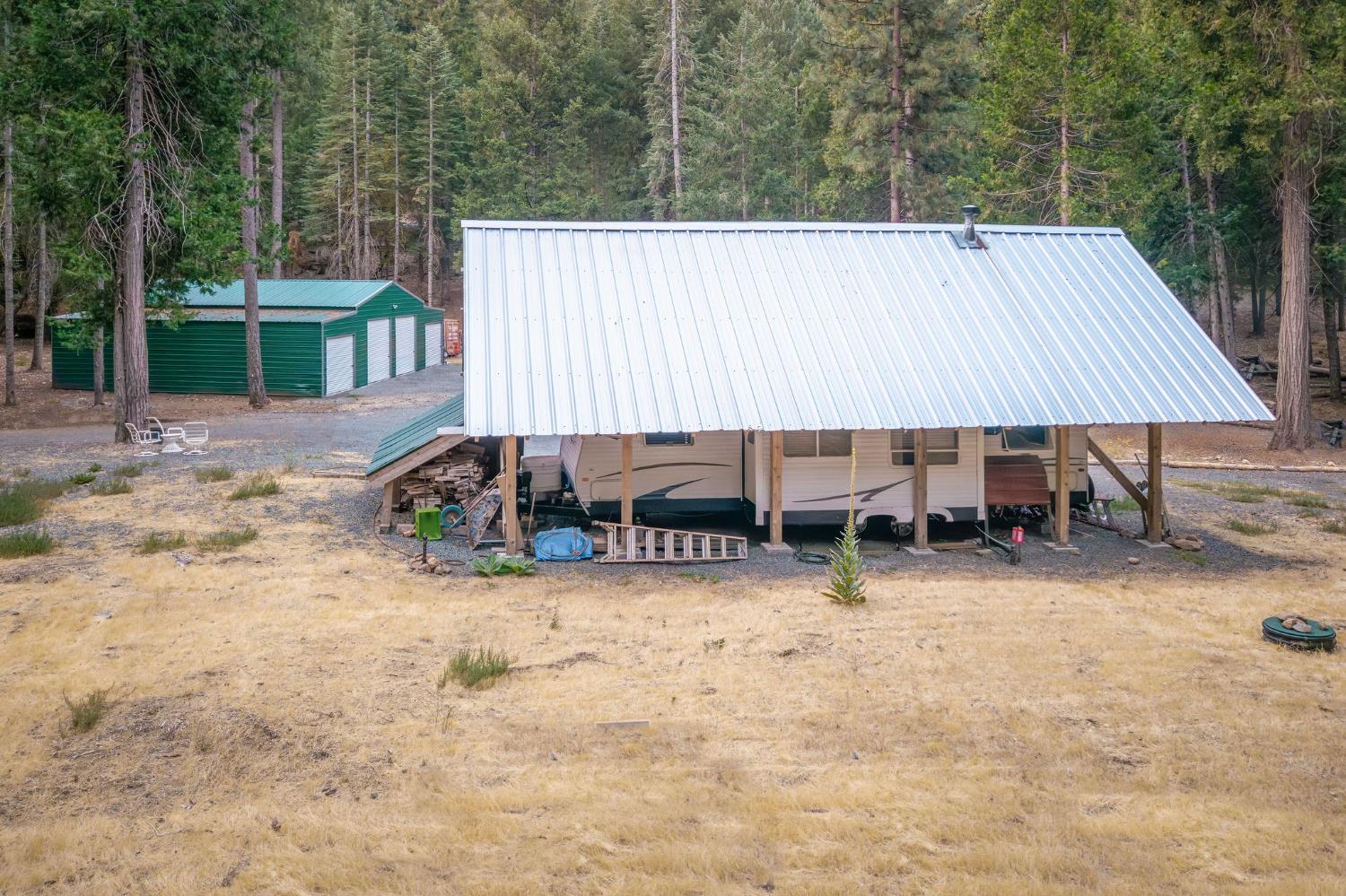 10623 Yearling Road Nevada City, CA 95959 - Photo 23 of 59 a backyard of a house with barbeque oven table and chairs