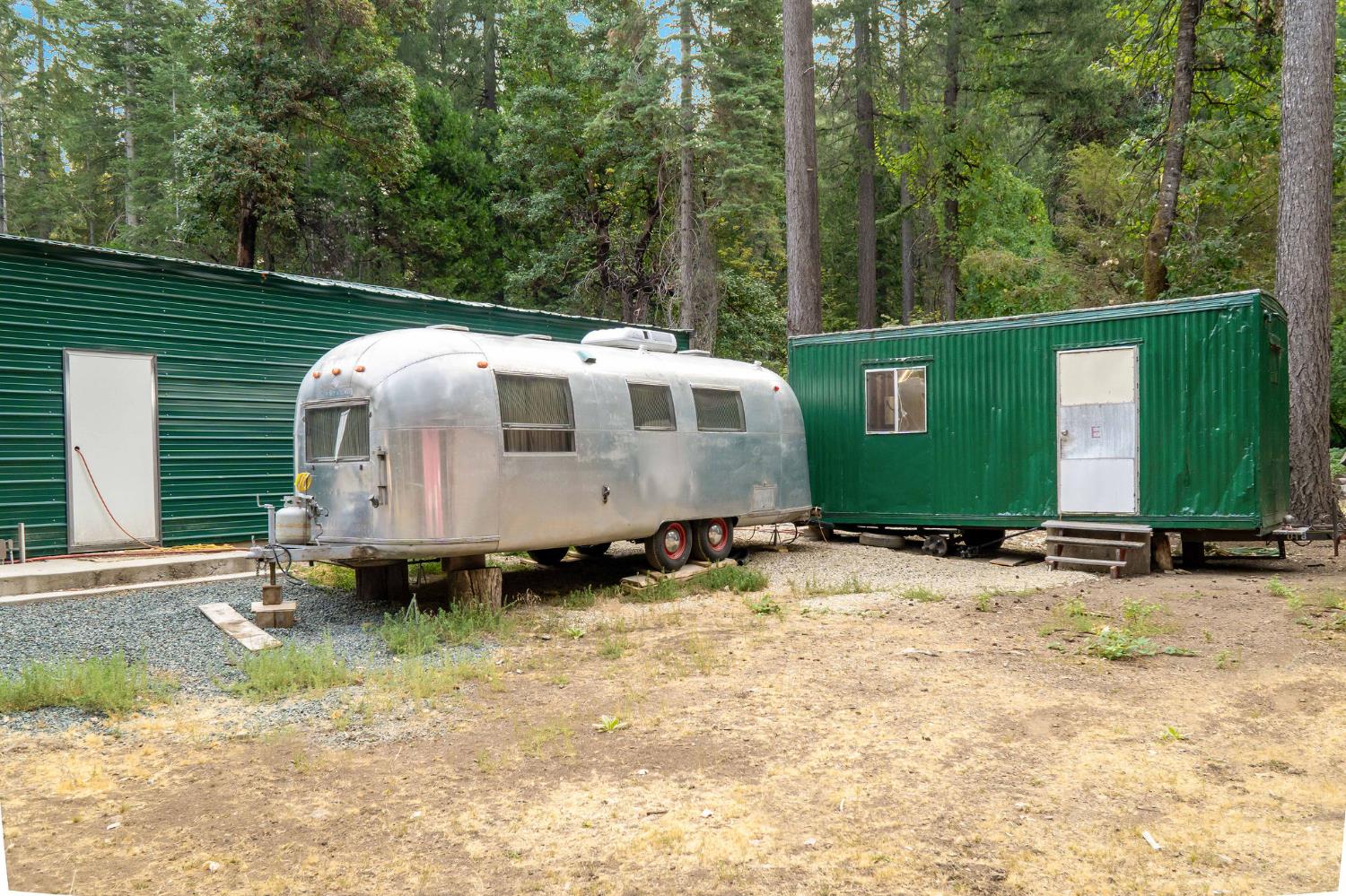 10623 Yearling Road Nevada City, CA 95959 - Photo 5 of 59 a view of a house with backyard and sitting area