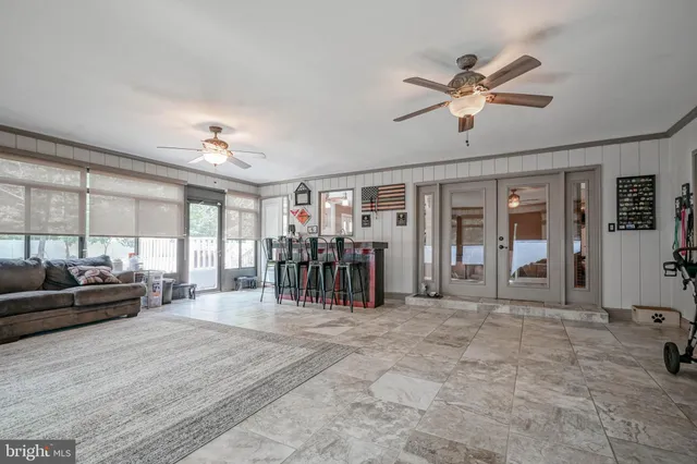 a view of a livingroom with furniture and a ceiling fan
