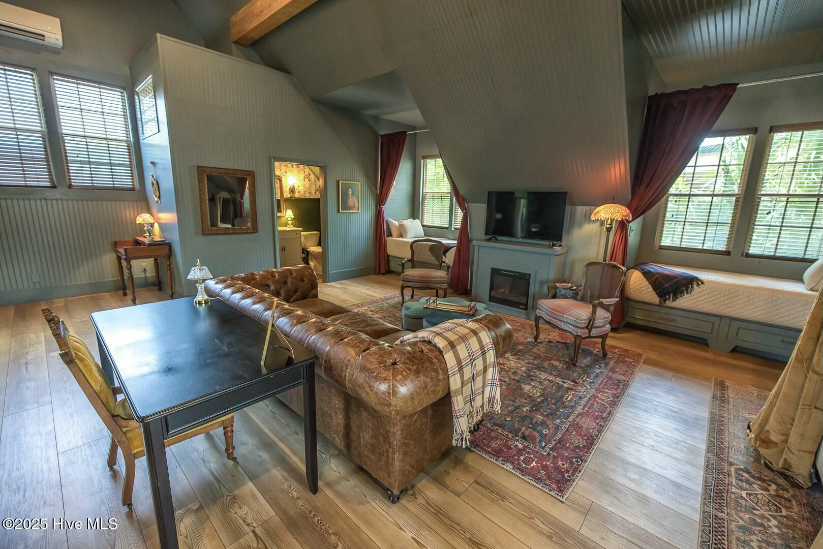 5 Queen Street, Unit B Wilmington, NC 28401 - Photo 5 of 27 tempImageYJc1n2