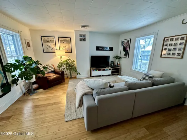 $1,845 | 305 Nelson Avenue, Unit 2, Saratoga Springs, NY 12866