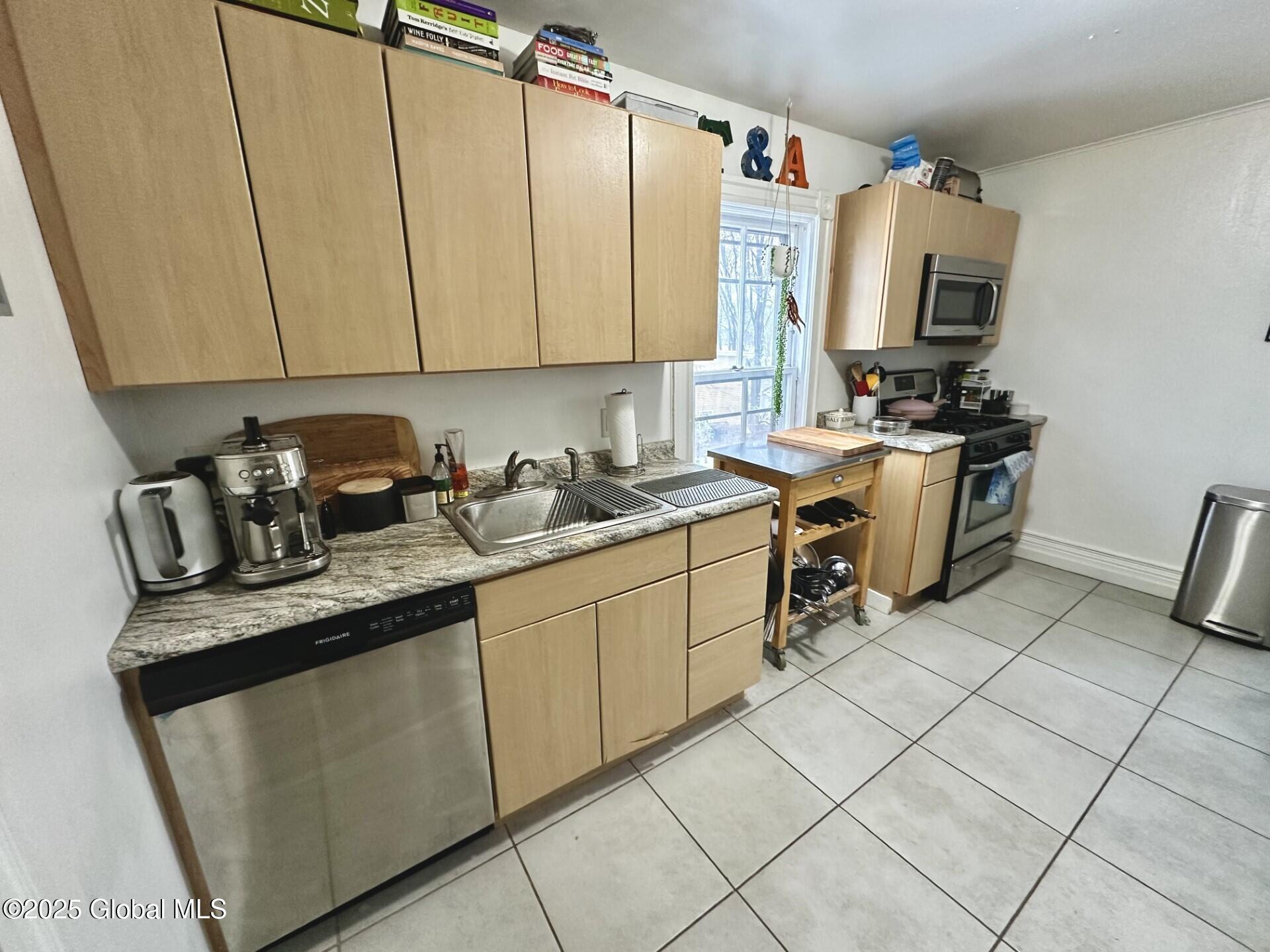 305 Nelson Avenue, Unit 2 Saratoga Springs, NY 12866 - Photo 4 of 10 thumbnail_image_50380801