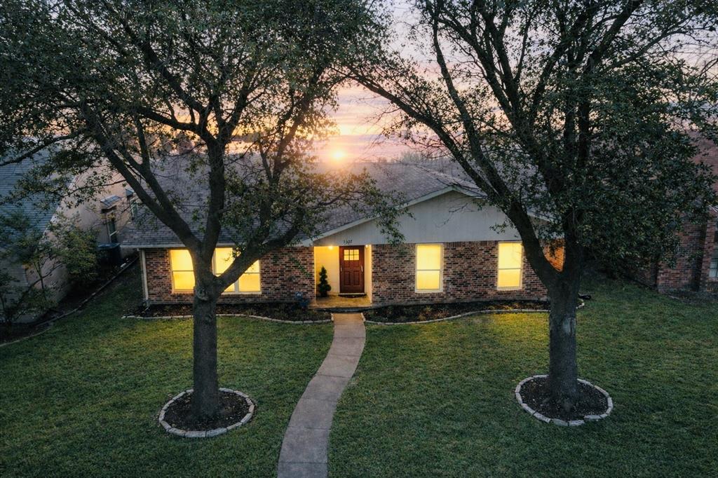 9322 Shipman Street Rowlett, TX 75088 - Photo 3 of 36