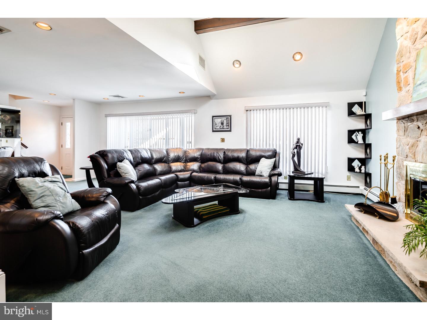 7 Prunewood Road Levittown, PA 19056 - Photo 4 of 20 Living Room