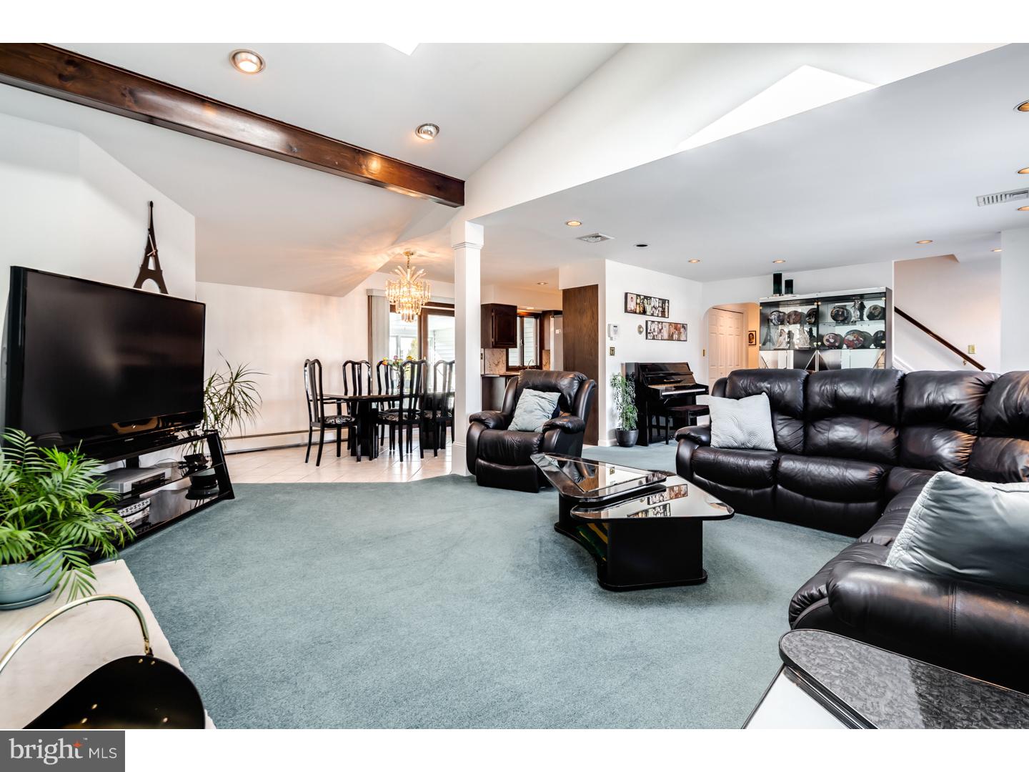 7 Prunewood Road Levittown, PA 19056 - Photo 5 of 20 Living Room
