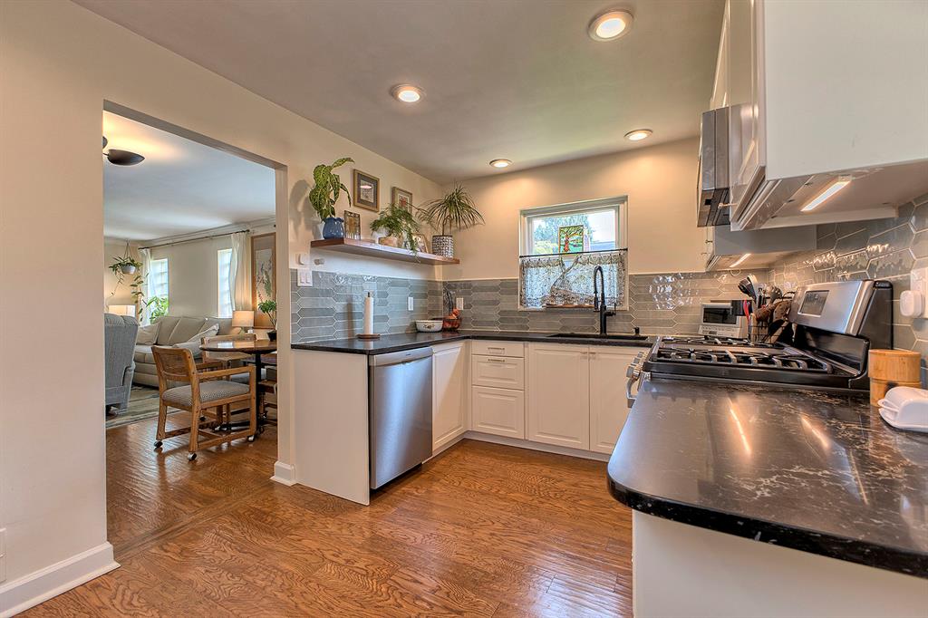 298 Hawthorne Road Pittsburgh, PA 15209 - Photo 7 of 35 Gallery Image 7