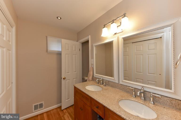 413 Course Street Northeast Vienna, VA 22180 - Photo 15 of 28 Bath (Master)