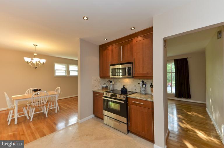 413 Course Street Northeast Vienna, VA 22180 - Photo 22 of 28 Kitchen