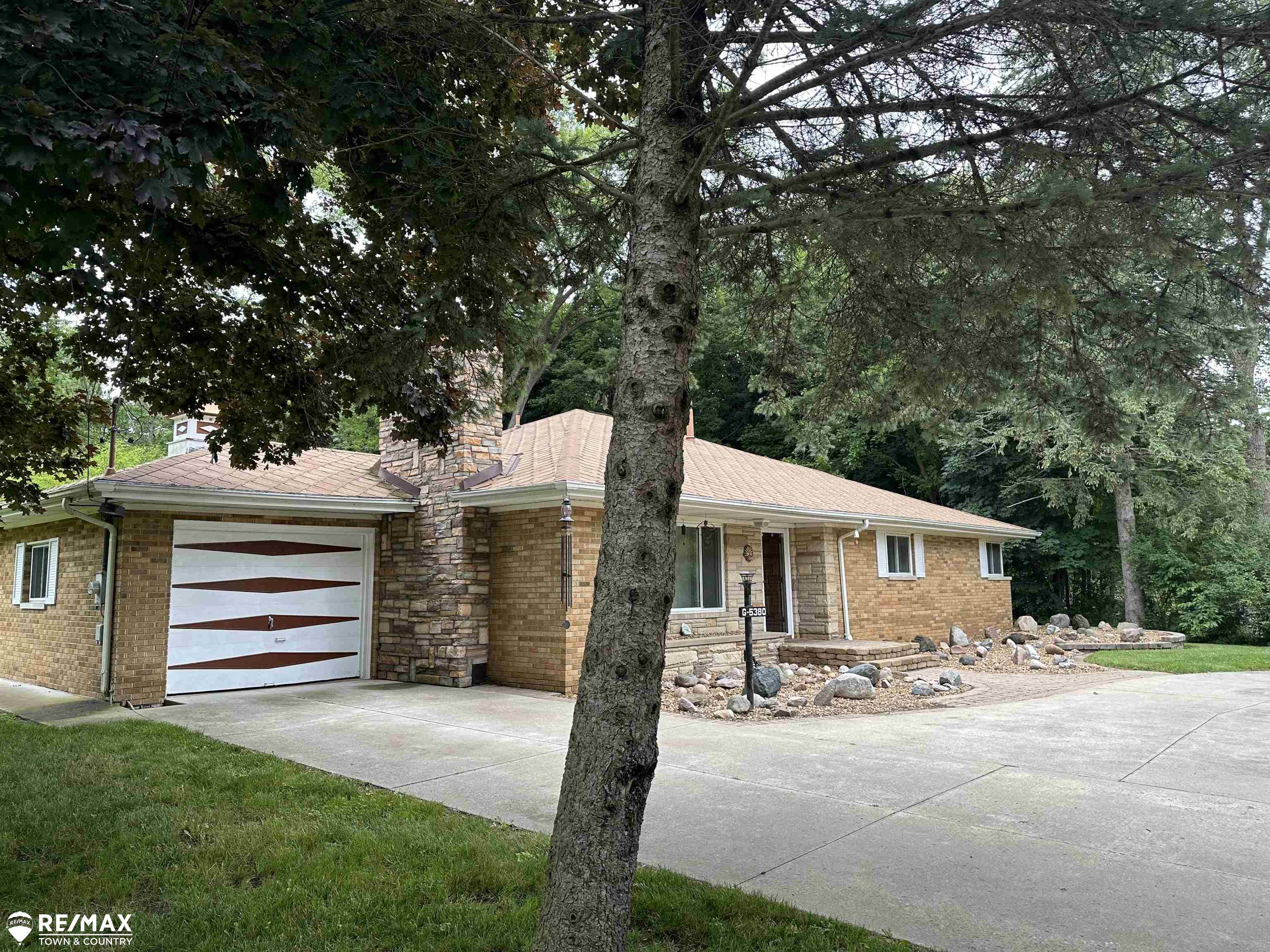 5380 Flushing Road Flushing, MI 48433 - Photo 2 of 43
