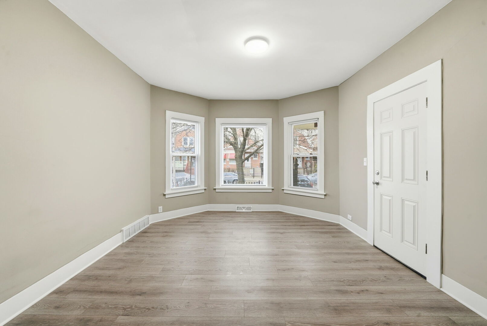 1217 North Harding Avenue, Unit 1 Chicago, IL 60651 - Photo 2 of 16