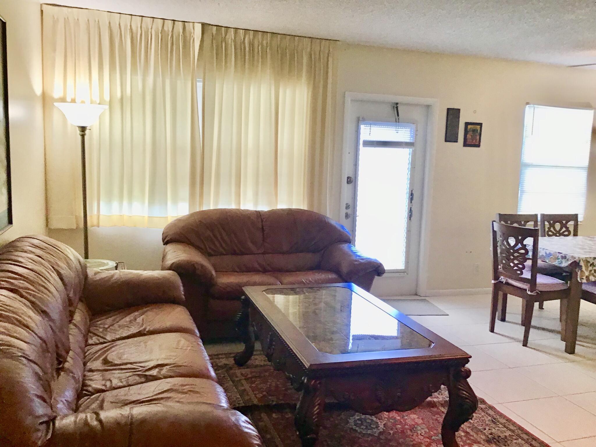 4004 Exeter Boca Raton, FL 33434 - Photo 5 of 30 353638E5-5AF0-462C-8173-15B37D0864F1 (1)