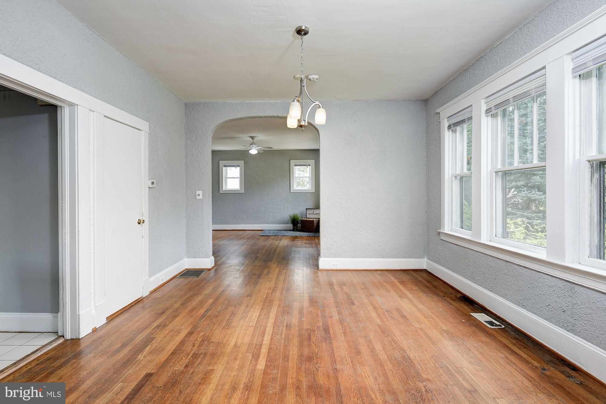 819 Warwick Road Baltimore, MD 21229 - Photo 5 of 23 Dining Room