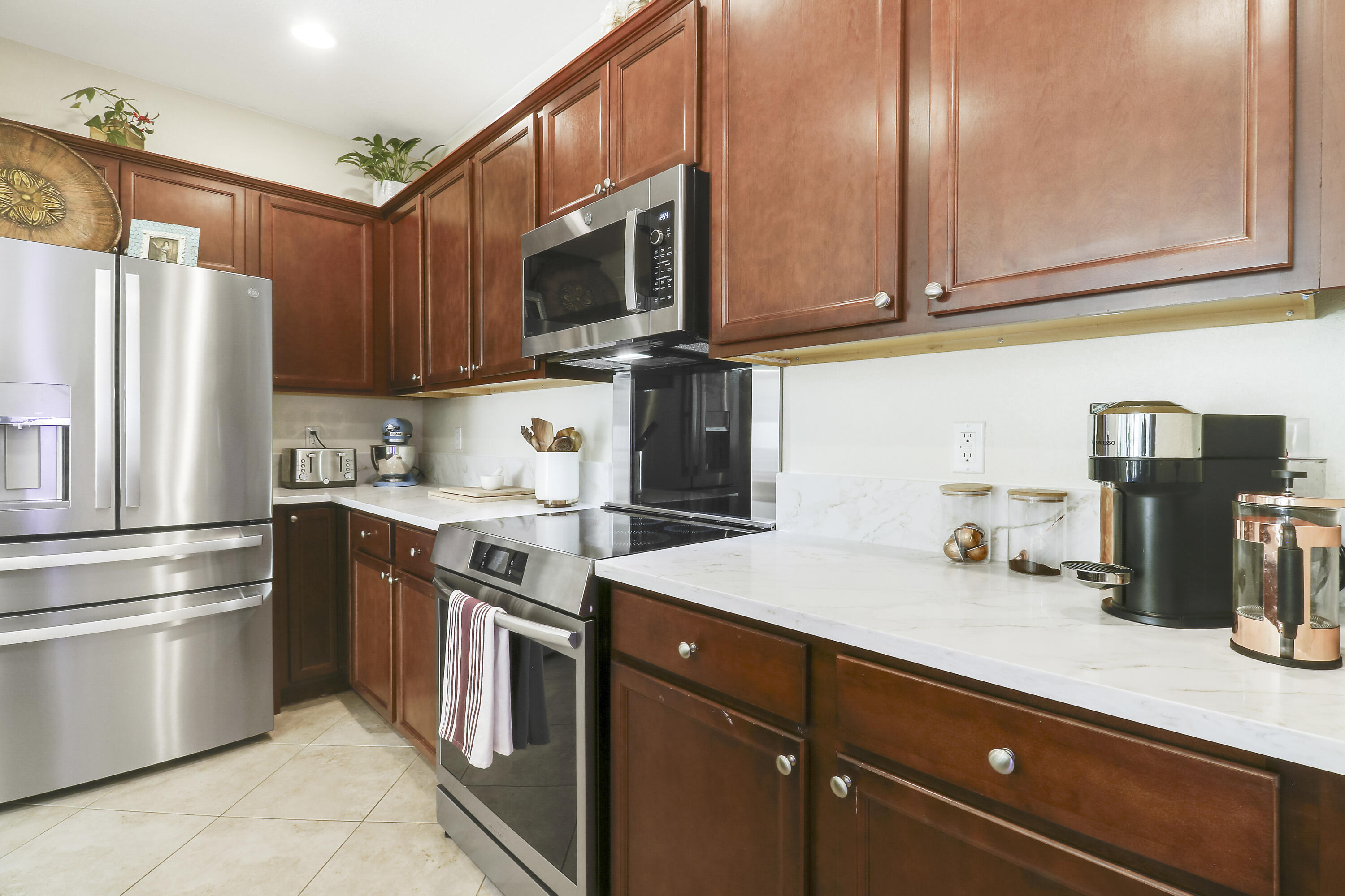 9504 Southwest Merlin Court Stuart, FL 34997 - Photo 6 of 36 House1-23