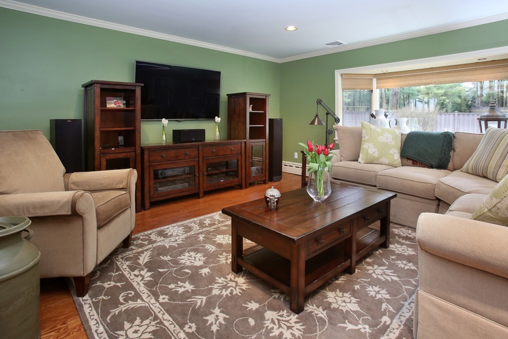 91 Concord Road Weston, MA 02493 - Photo 6 of 11