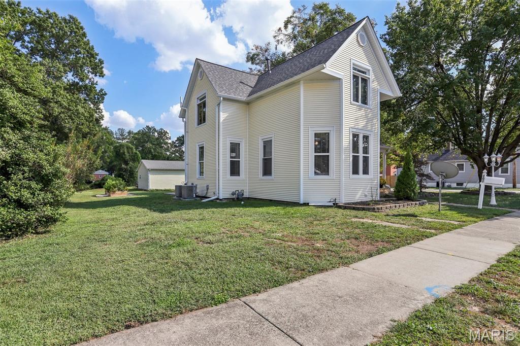 202 North Vine Street O'Fallon, IL 62269 - Photo 2 of 41